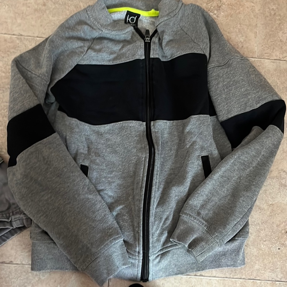 Sweatshirt zip up
